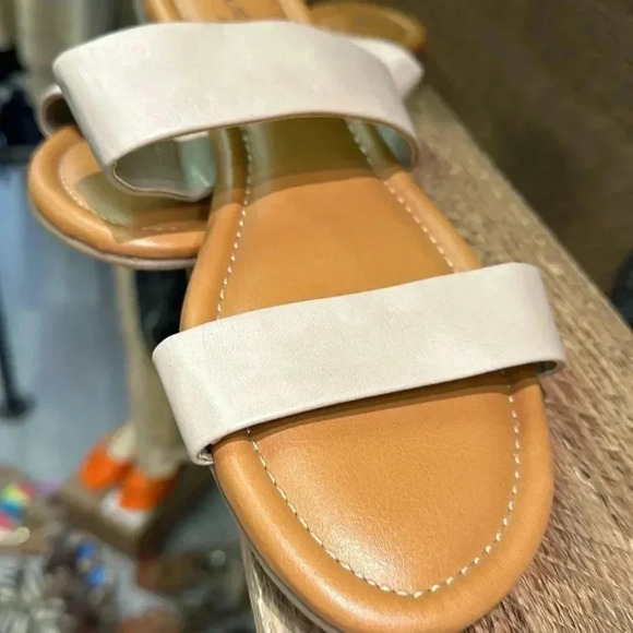 Mari A Women's Marlee Flat Two Strap Sandal 2 Band Slide Suze 9.5 - Picture 7 of 9